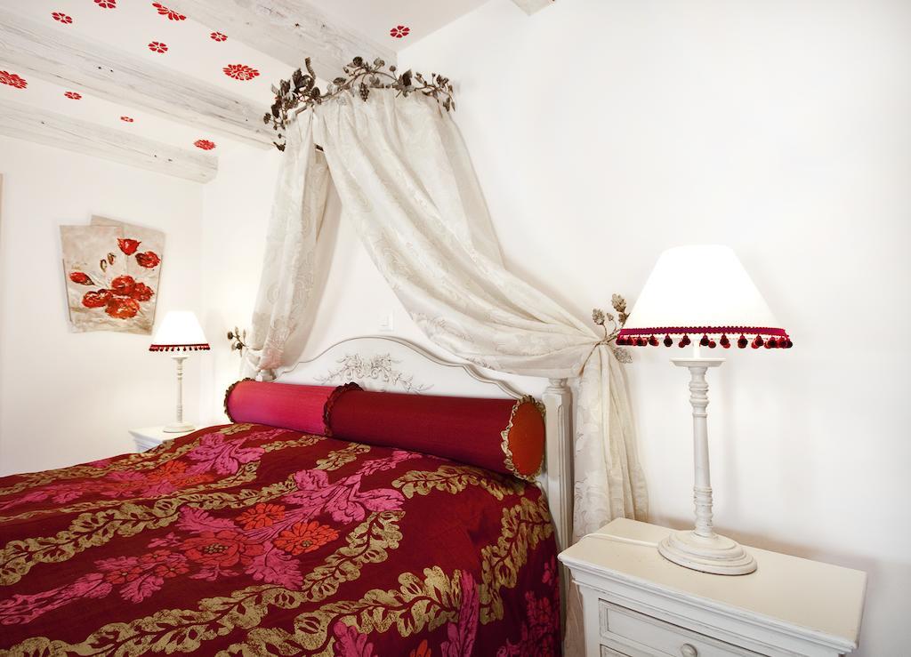 Bed and Breakfast La Belle Saison à Mollens  Chambre photo