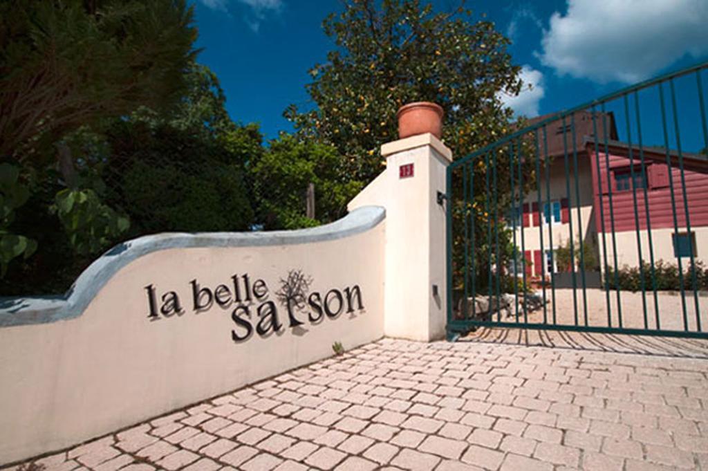 Bed and Breakfast La Belle Saison à Mollens  Extérieur photo